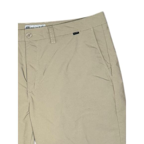 Travis Mathew Shorts Mens Size 38 Nylon Beige Golf Chinos Flat Front TINY FLAW - Picture 2 of 10